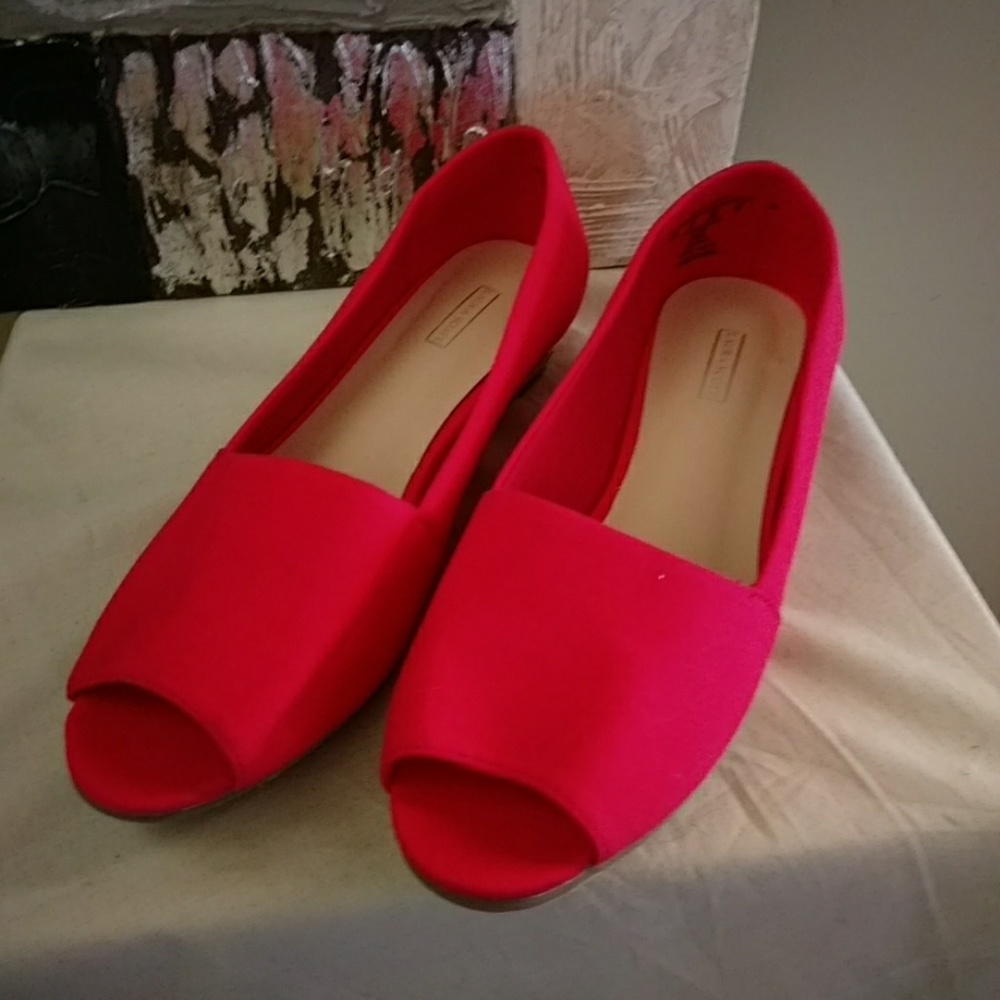 🎈 Very pretty Coral open toed wedges